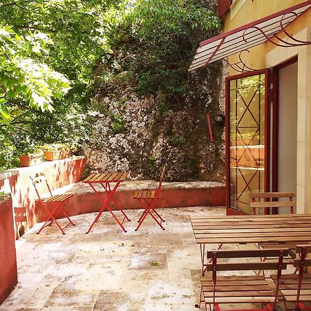 Maison Au Coeur De Fontaine De Vaucluse, Nichee Sur Le Rocher Et Surplombant La Sorgue Eksteriør billede